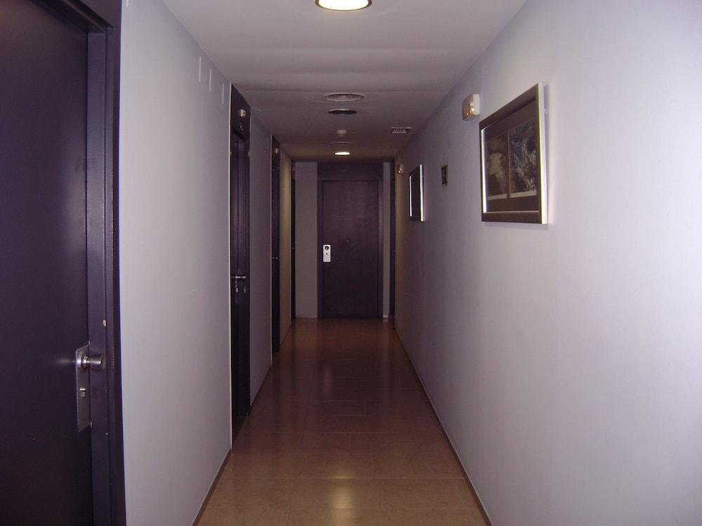 La Albarizuela 3*
